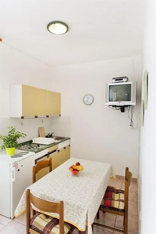 Apartments Antonieta Banjole 0*,