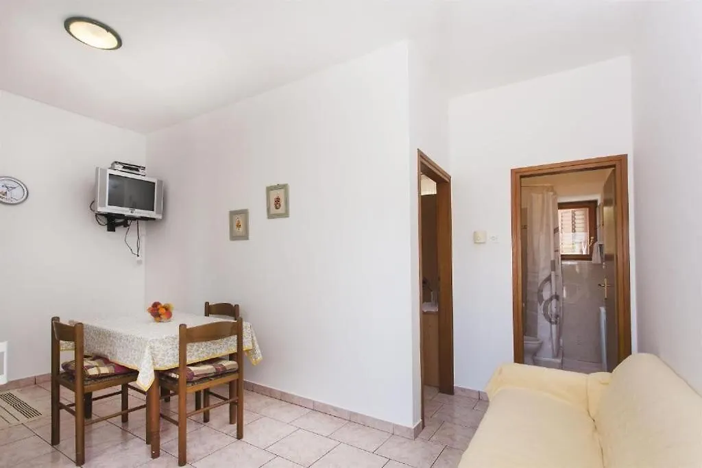 Apartments Antonieta Banjole 0*,